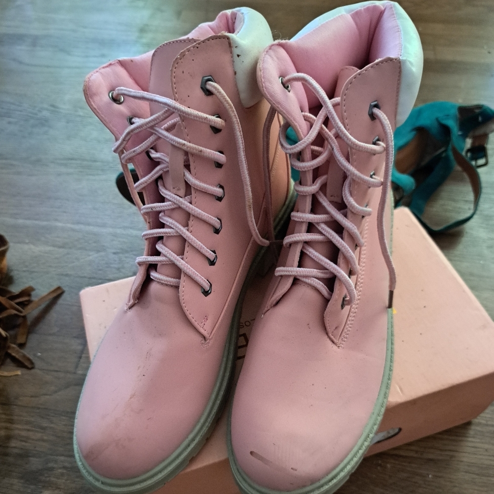 Women's combat boots